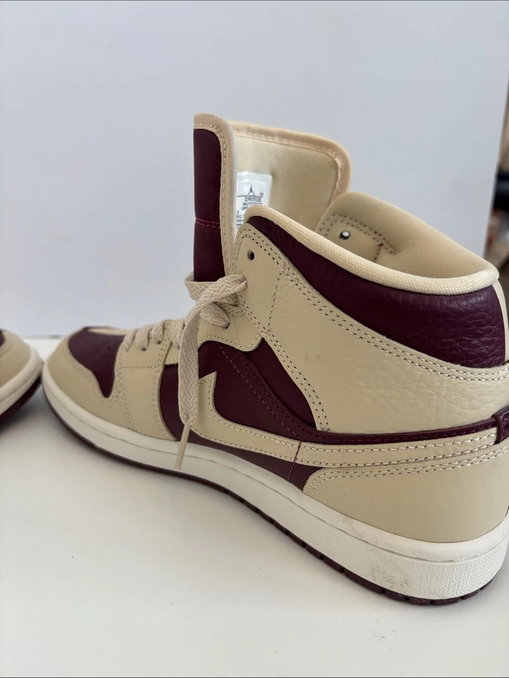 Jordan 1 Mid SE Split Beach Cherrywood (cream burgundy) never worn